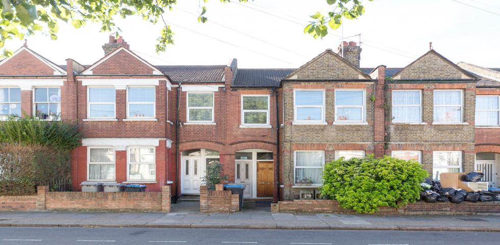 			PRIVATE PATIO GARDEN, 2 Bedroom, 1 bath, 1 reception Flat			 Chapter Road, WILLESDEN GREEN 